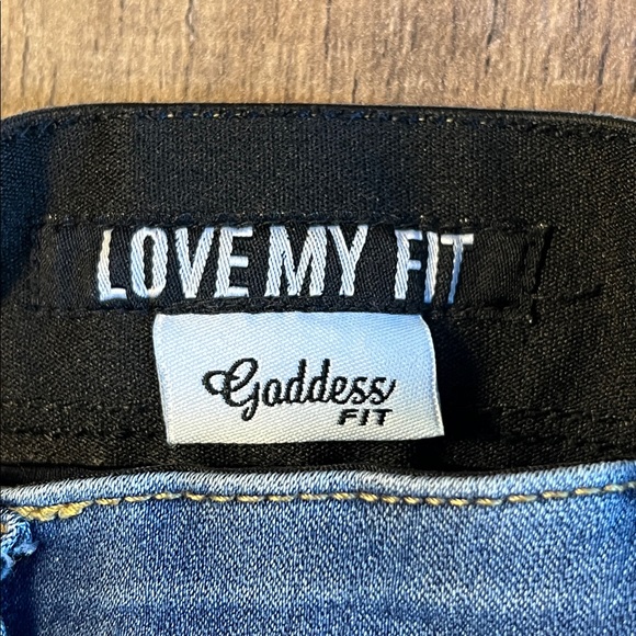 One 5 One Goddess Fit Love My Fit Jean Shorts Size 10/30 - Picture 3 of 11